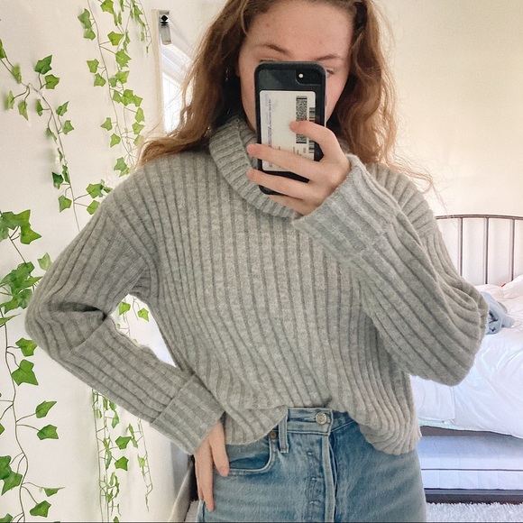Sweaters - Light Gray Turtleneck Sweater